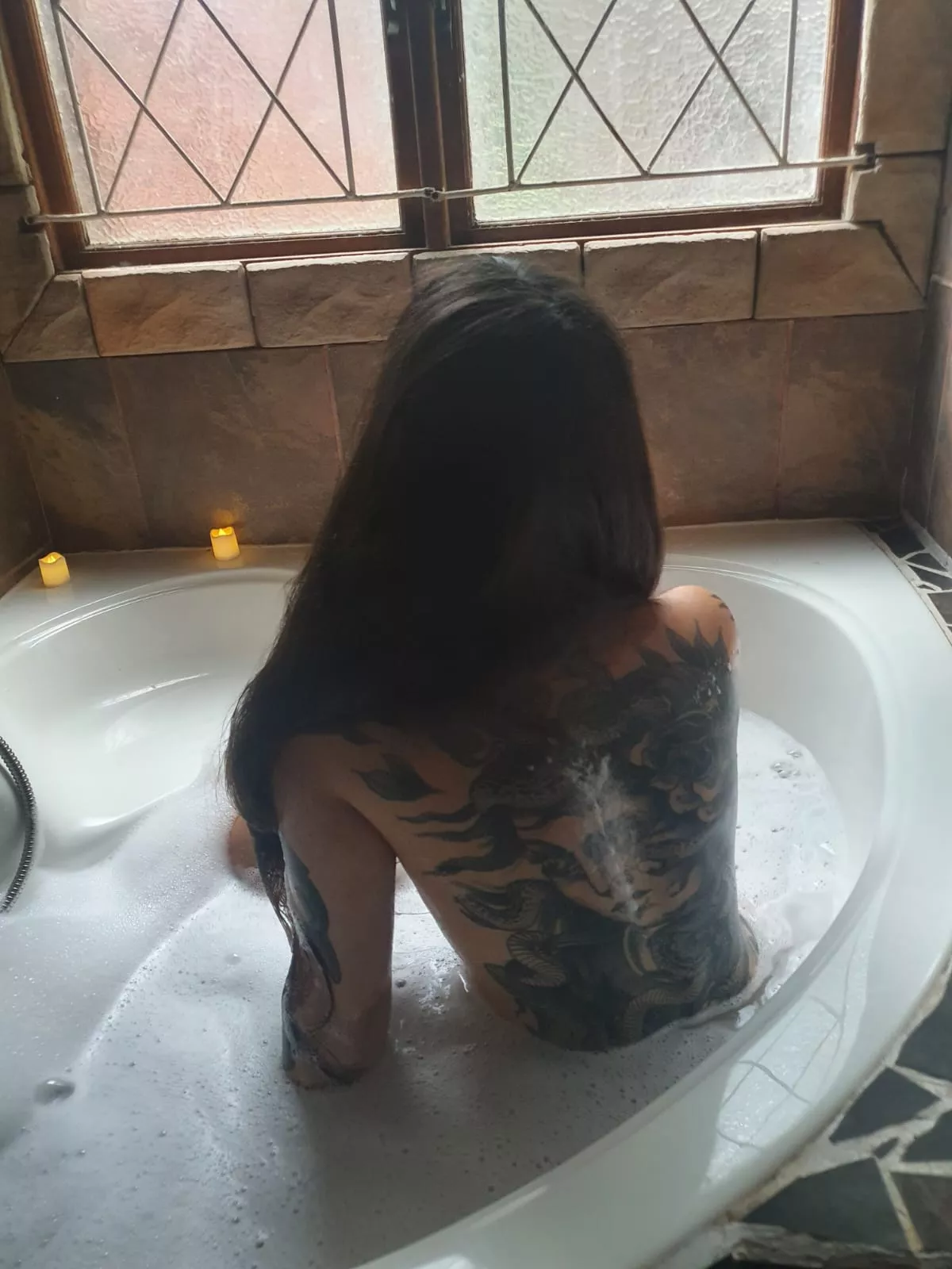 Would you mind washing my back? 💦 posted by Scarlet-is-here