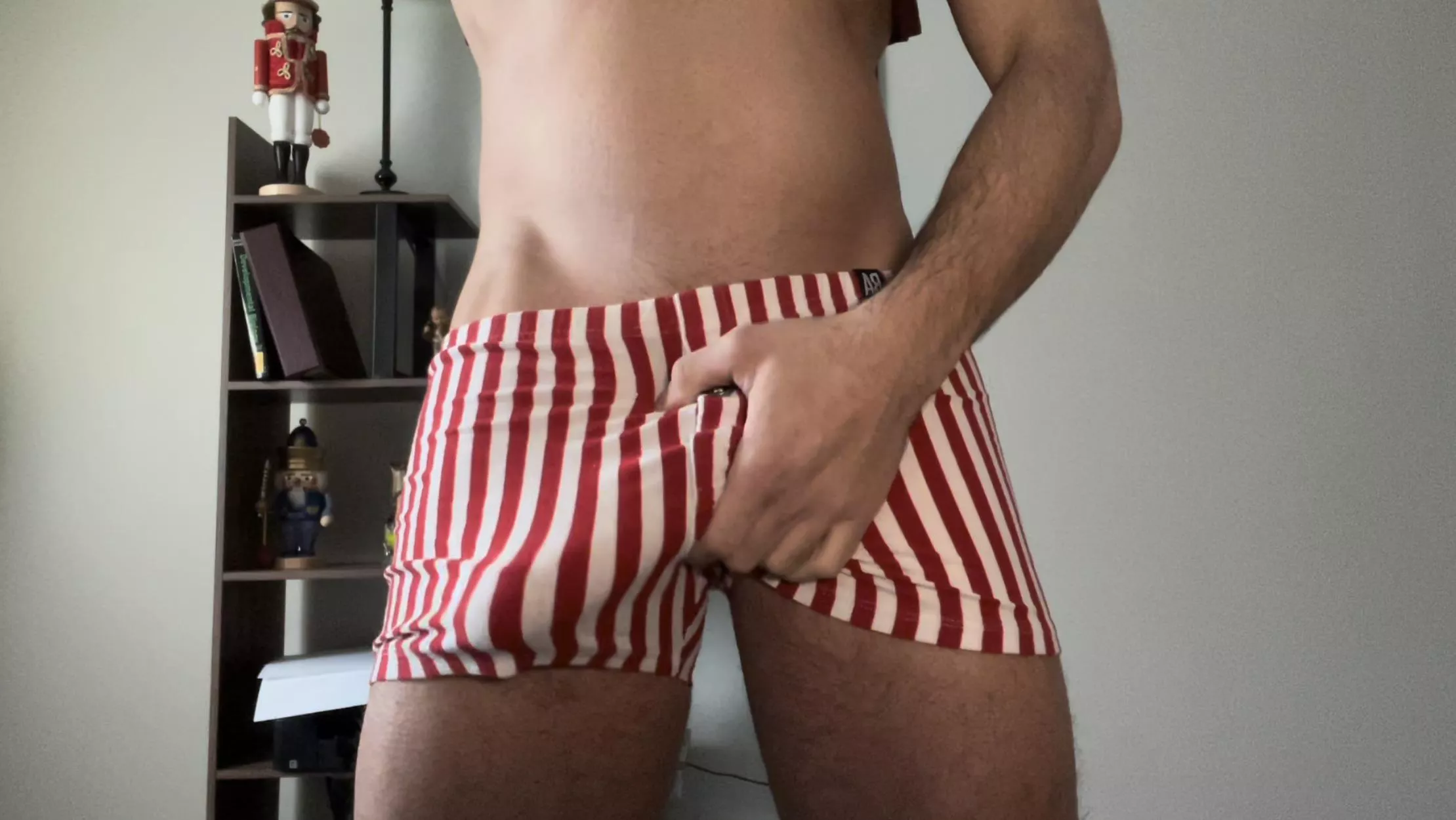 Would you notice my bulge if I changed in front of you? posted by Dudely9378