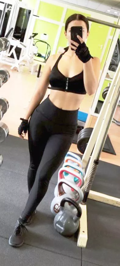 would you pull out your cock while I work out? [f] posted by w2terfckl