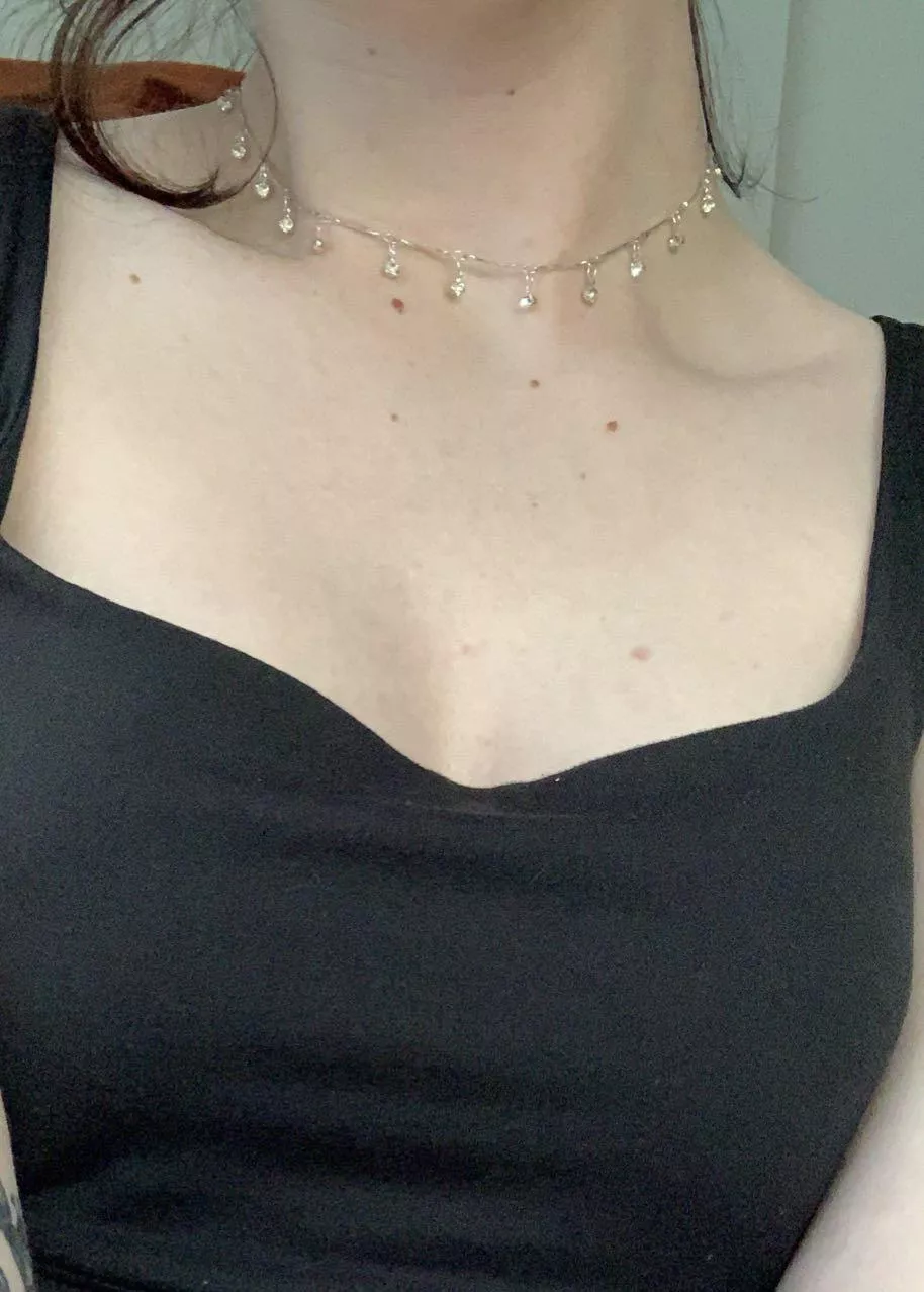 would you put me in a real collar? 💚 posted by plasticmeme