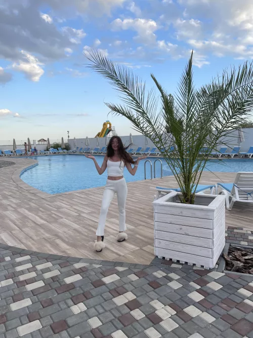 Would you say I have a perfect body? by Mari6mi