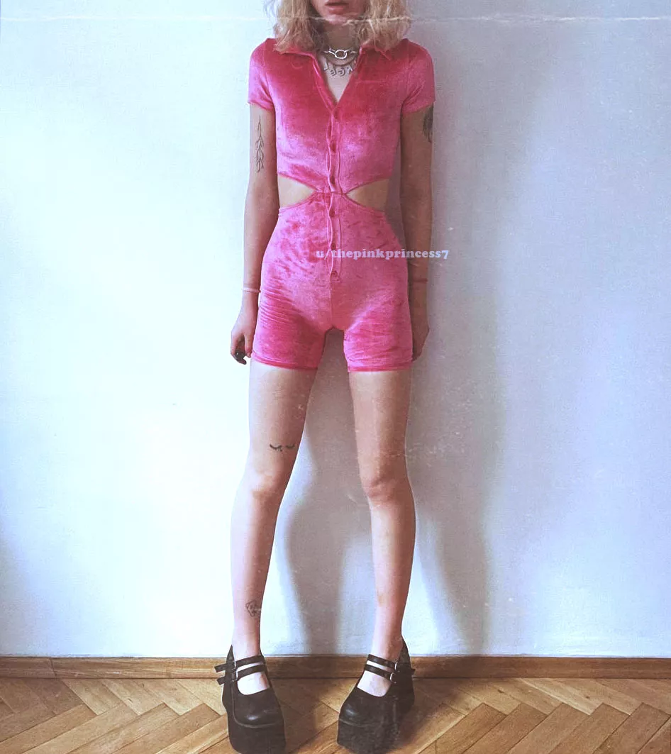 would you share me with ur friends on a party? posted by thepinkprincess7