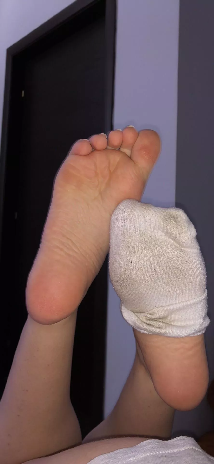 Would you smell and lick my soles after gym?? 😋 posted by FootGoddessM