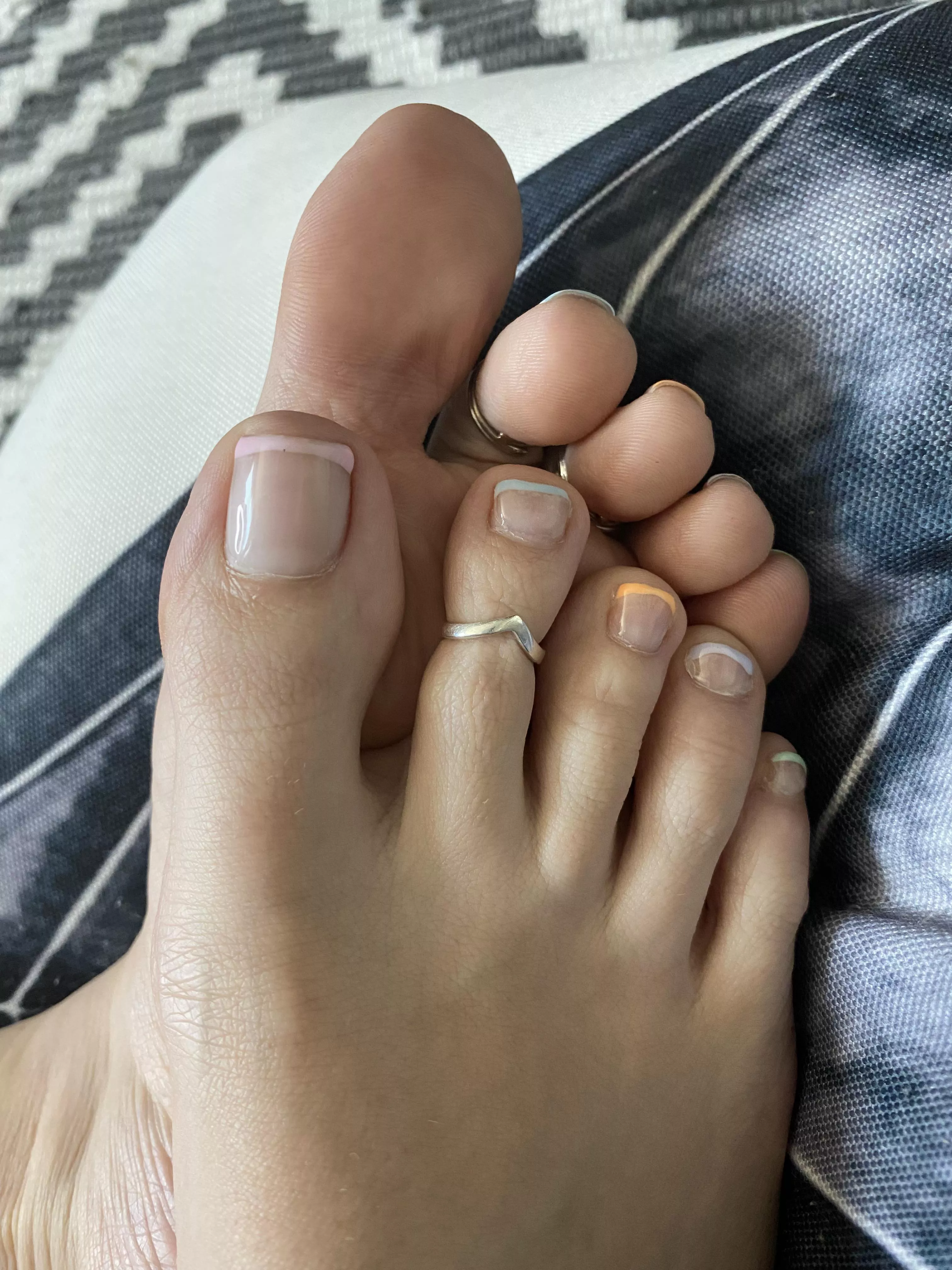 Would you sniff them first or just start sucking on these soft toes? 😍 posted by feetmaze