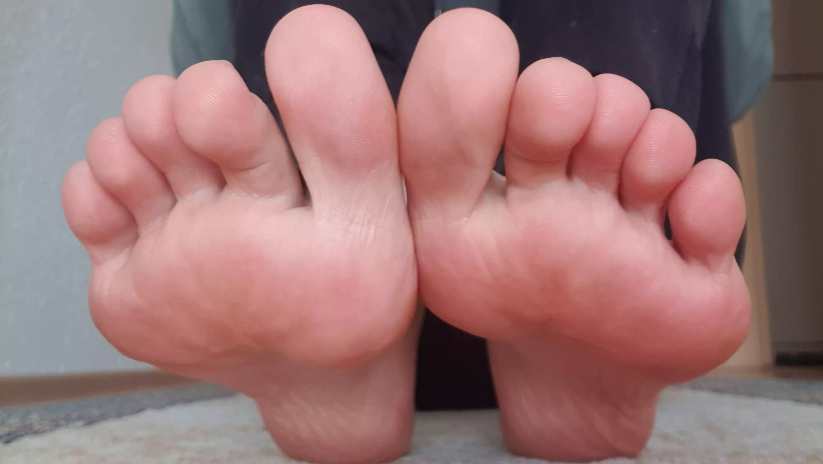 Would you suck my pink toesies? posted by littlemsfeetsies