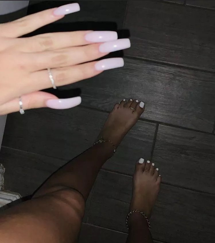 Would you suck my pinky toe? 🦶🏼🦶🏼 posted by nolames20121