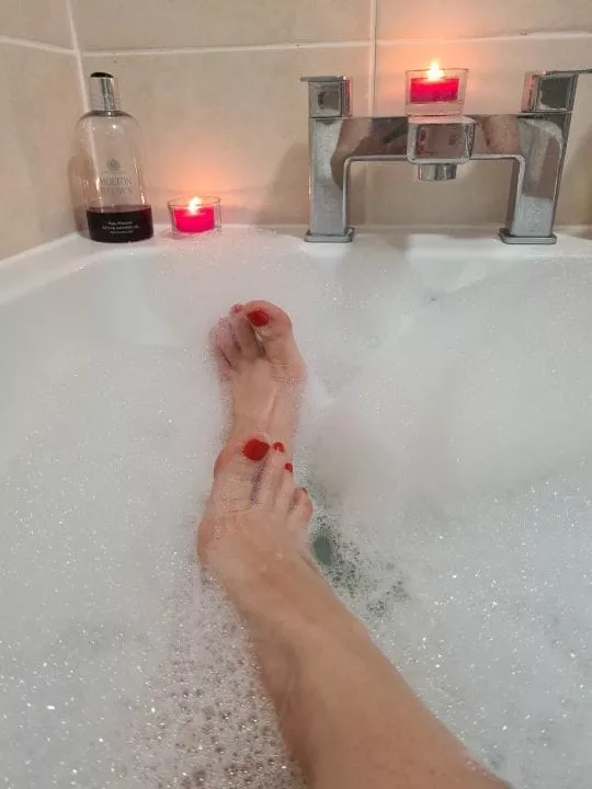 Would you suck my toes?? posted by Louise_fabs