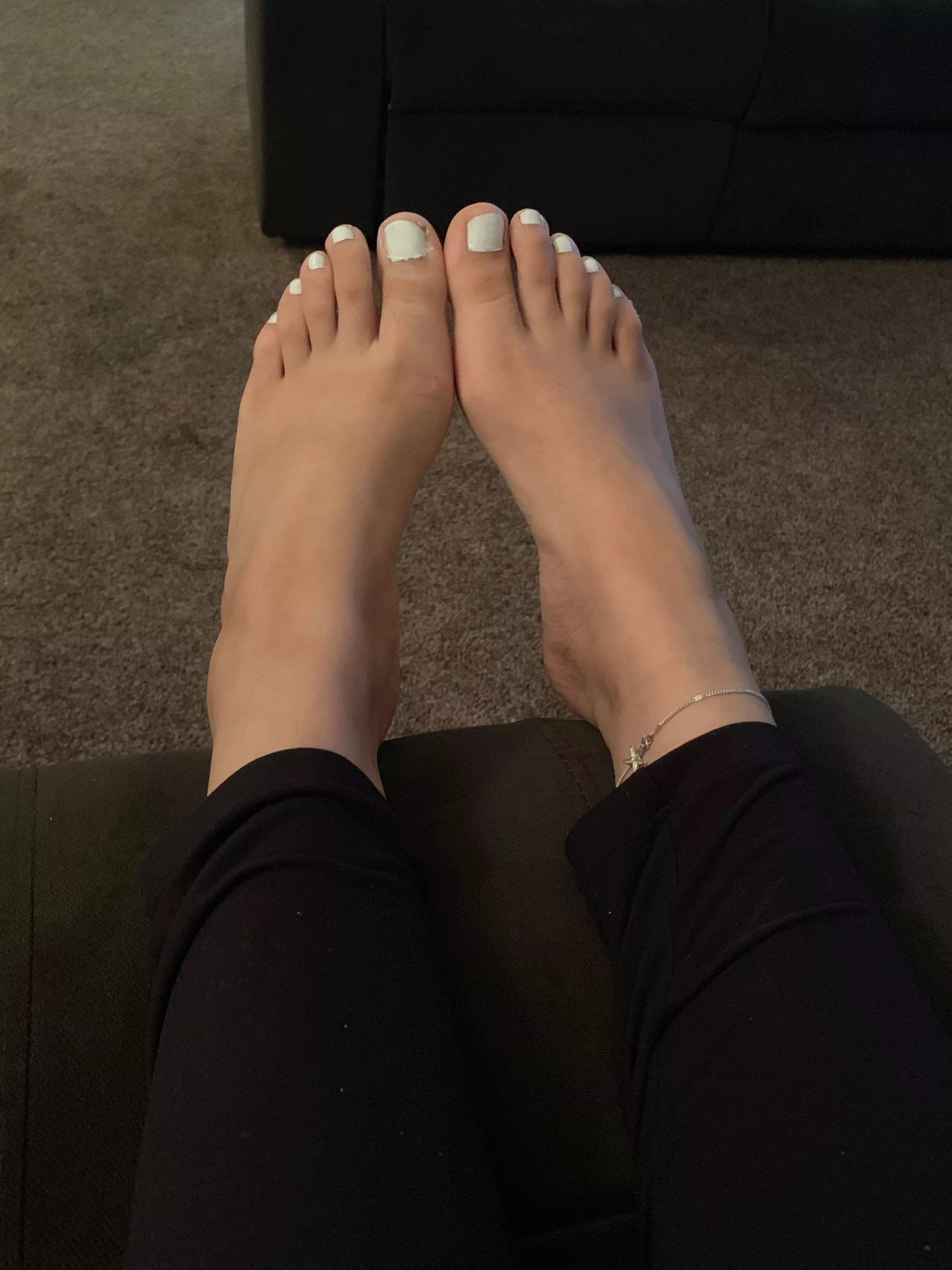 Would you suck my toes ? 😋 posted by theasianbee