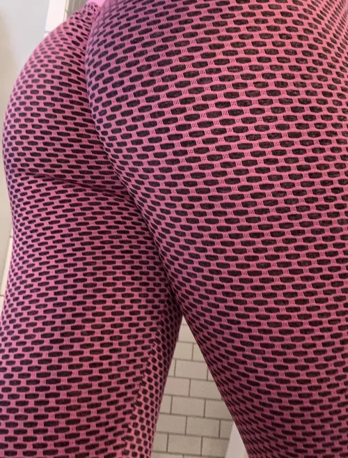 Would you talk to me if you saw me in the gym? by Sissyjasmine12