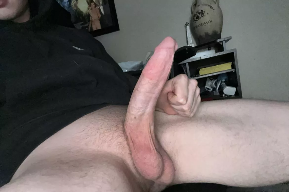 Would your lips grip me tight??? 🤔🤔 posted by PhotogenicShaft