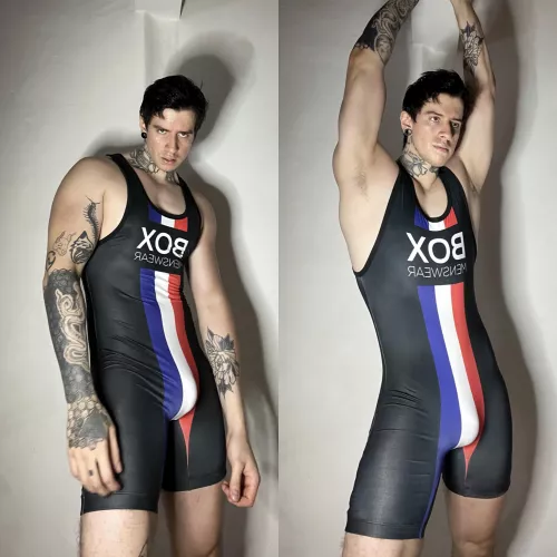 wrestle me by riccimorx