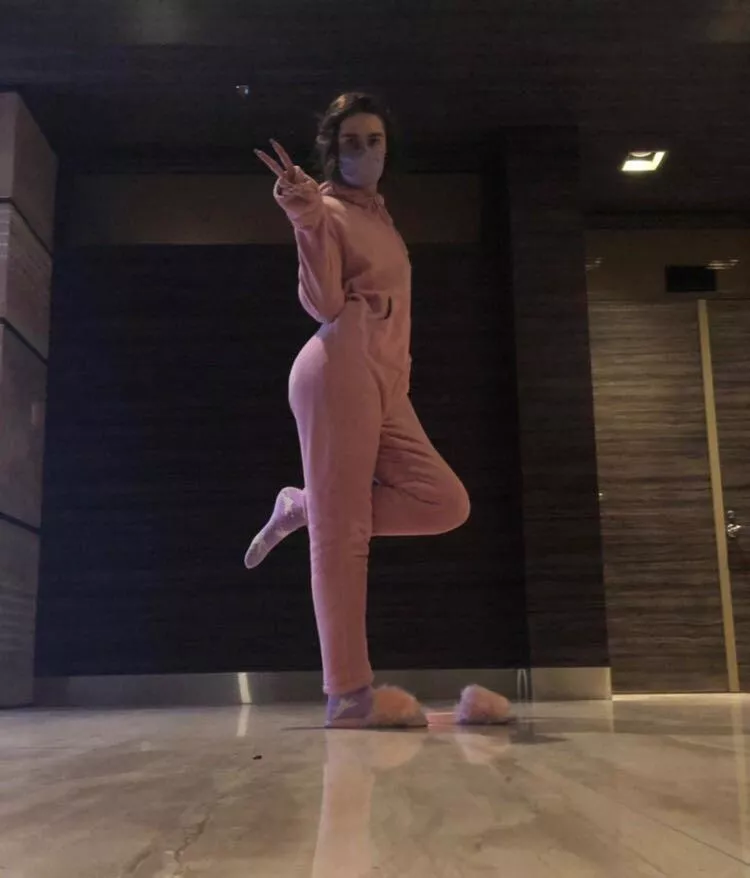 Wyd if your UberEats delivery man drops off your food in a pink fluffy onesie?🐰💕😹 posted by Lalalaoof7