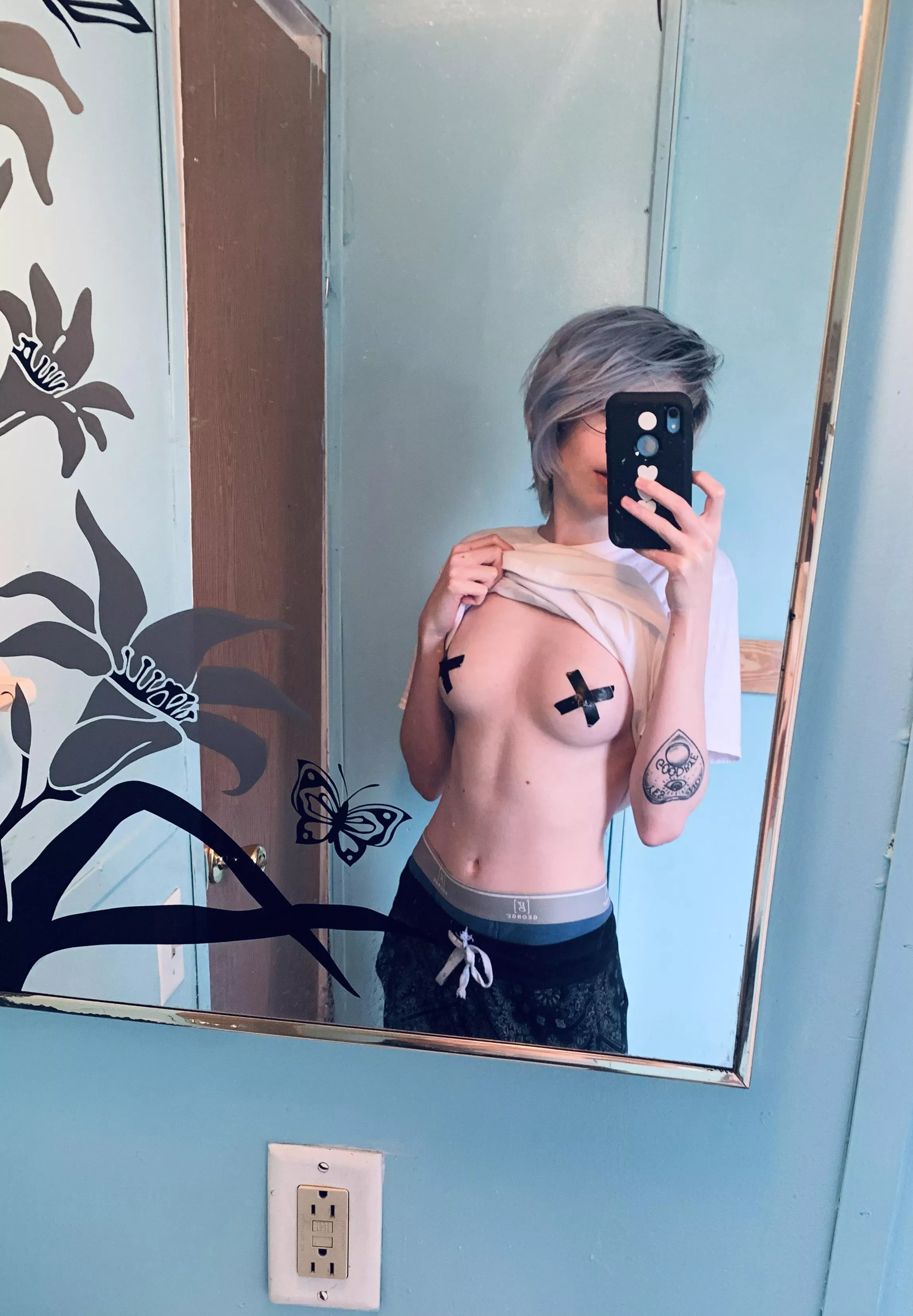 X marks the spot 😝🖤 posted by dejectedwraith