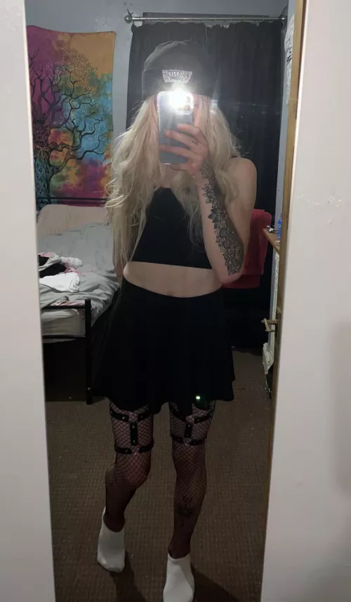 Ya can’t beat all black sometimes (excuse the socks 😅) by QueenK_96