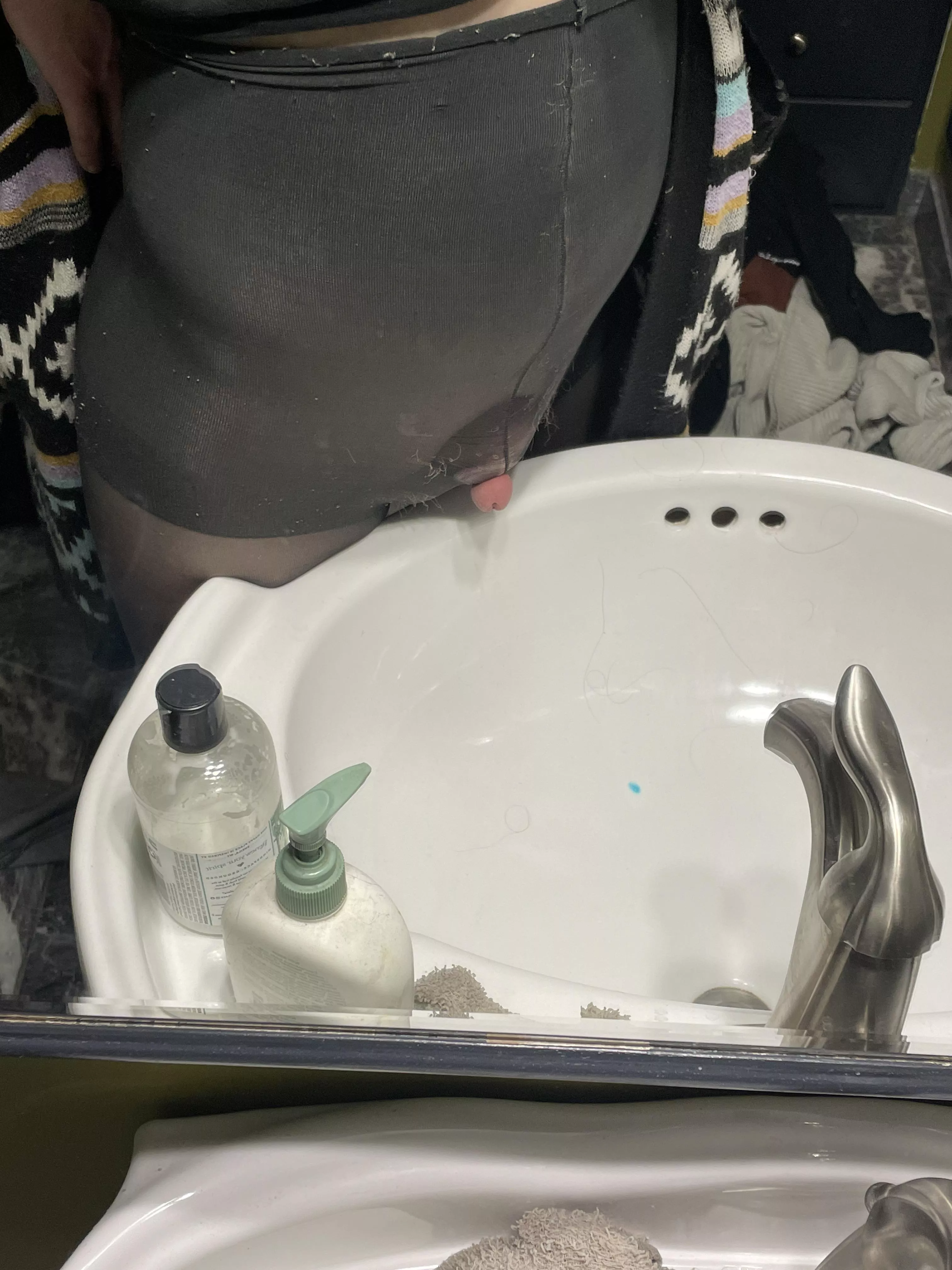 Ya’ll, I was able to make my pantyhose crest a clit for me… posted by Katiesskirtz