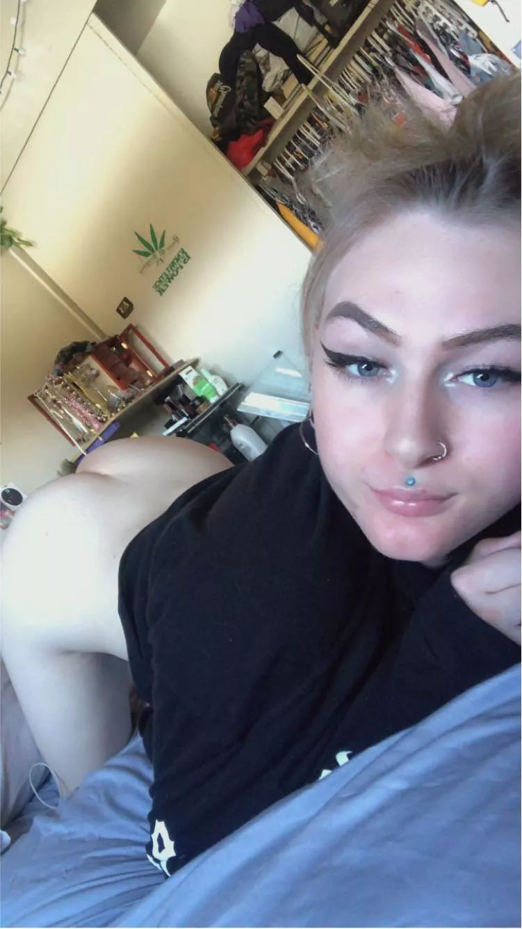 yall seem to like the position🥰 posted by angelicbrat