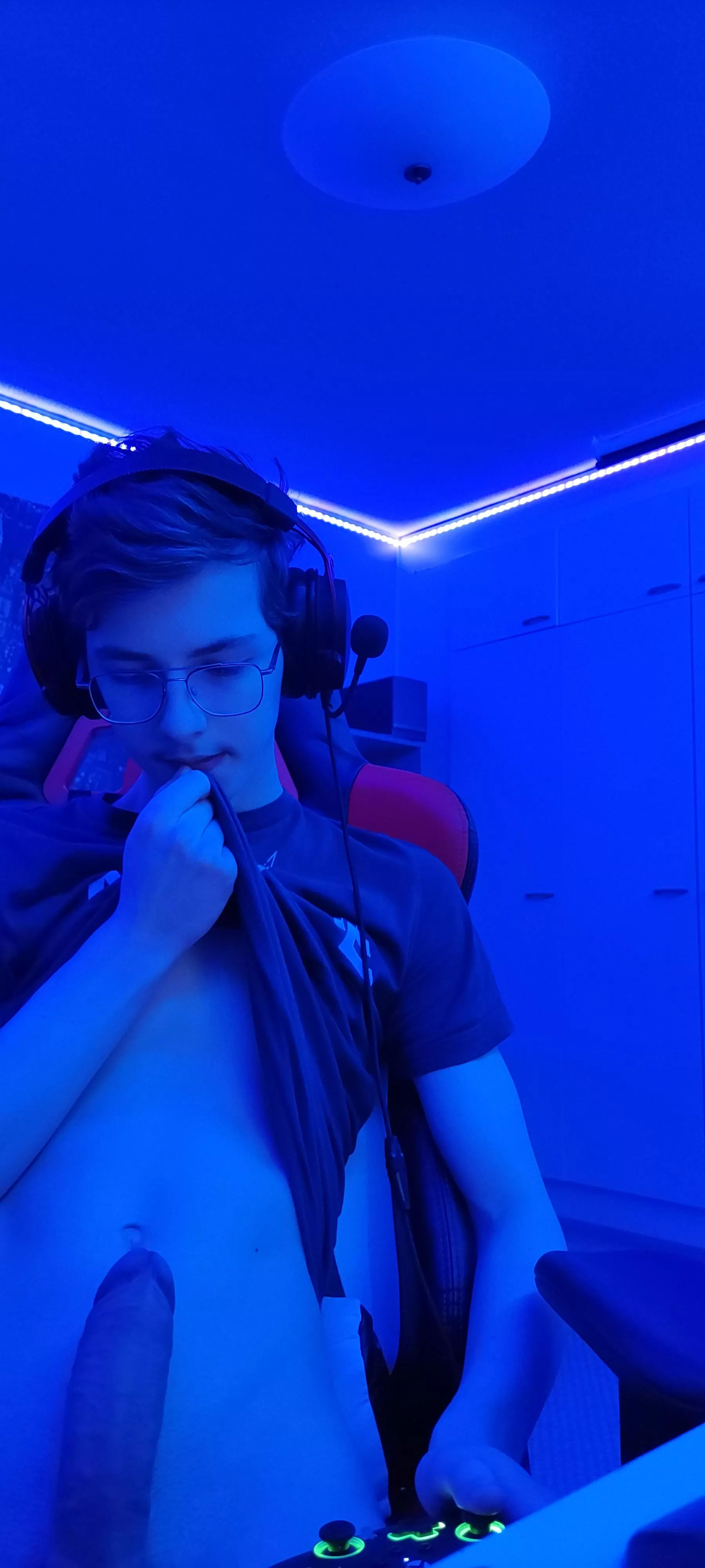 yeah I am paying attention to the game wdym?! posted by ppboy54