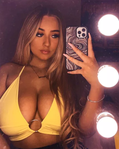 Yellow by sensitivemilkshake