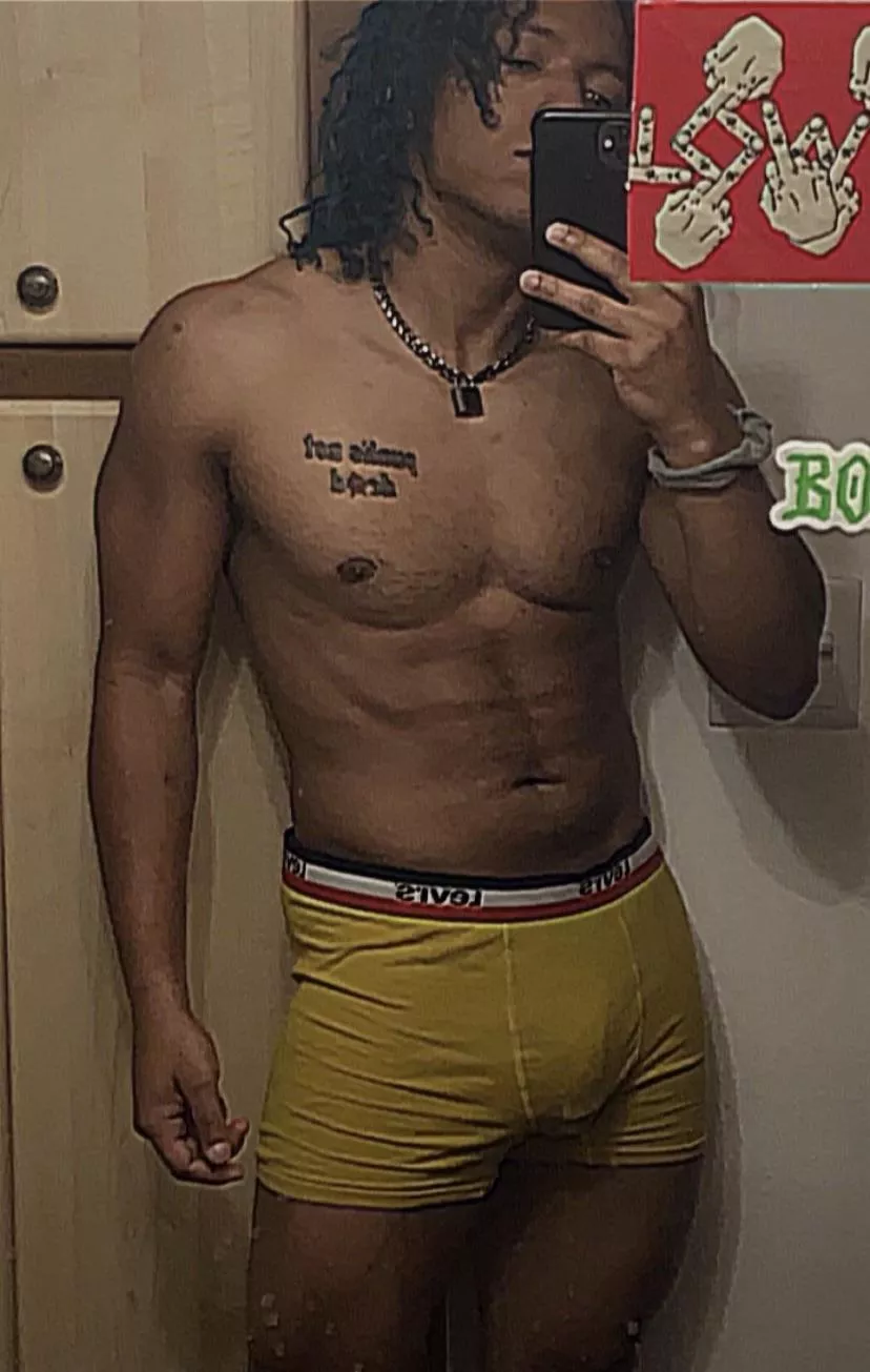 Yellow looks good on me 😌 posted by Dependent_Spread580