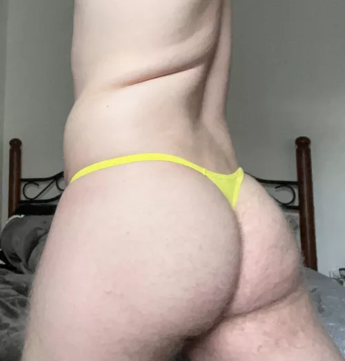 Yellow looks hot me 🥵 by wonderbooty22