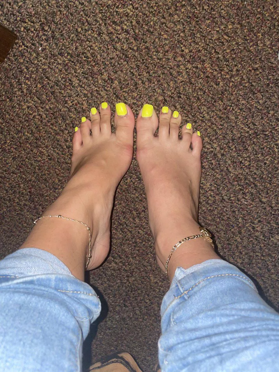 yellow toes posted by its-so-big3