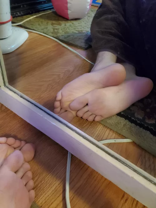 yes I'm ticklish by SpunkySole