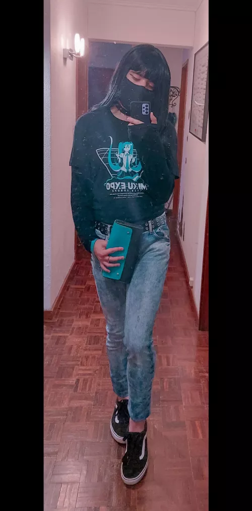 Yesterday I went to the cinema, do you think I was dressed properly? by queenie_01