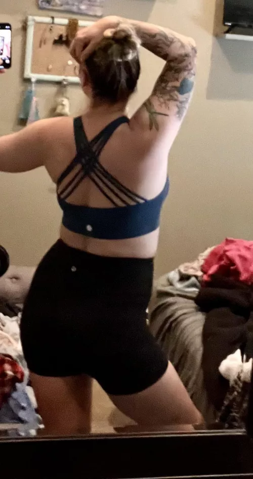 Yoga in tight shorts 👏🏻 by Lana_Nirvana_