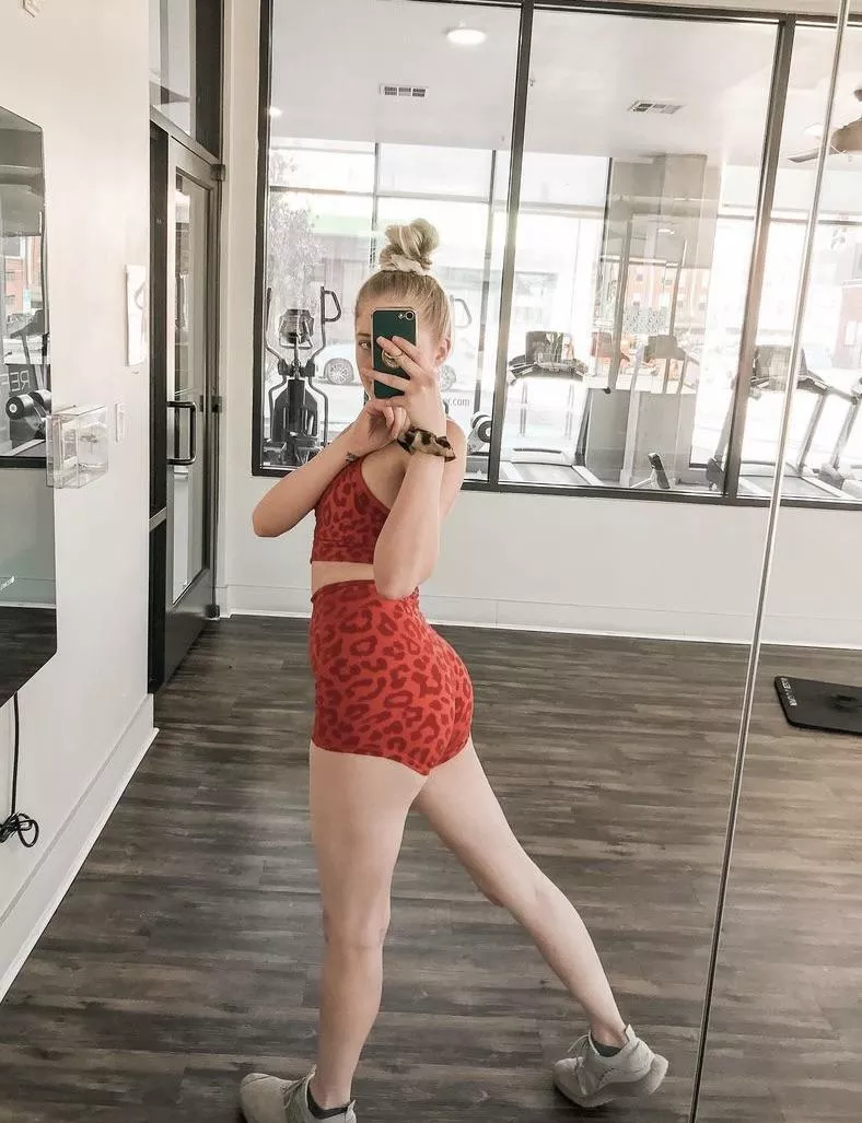 Yoga shorts 🐾 [OC] posted by Thin-Possibility-495