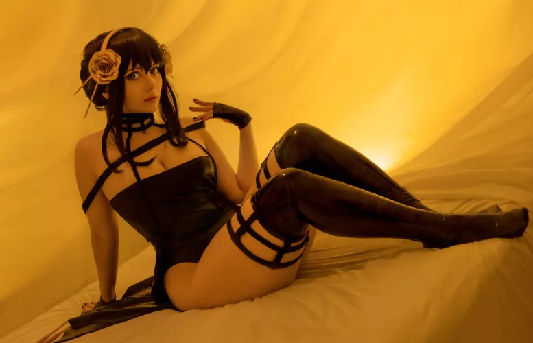 Yor Forger (SpyxFamily) cosplay by n_mirikashi by NMirikashi