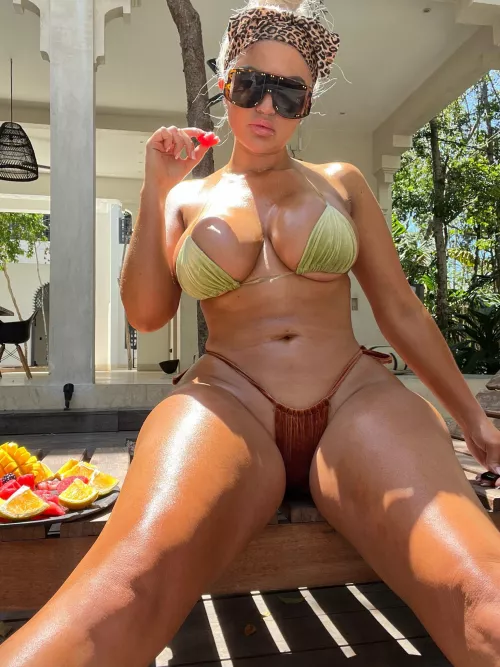 You already know I’m juicy n sweet like my fruit 😋💦 by danibestcake