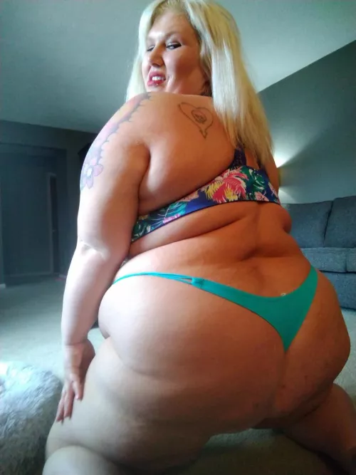 you better love eating too 😜 🍑 by Bubblybabe_88