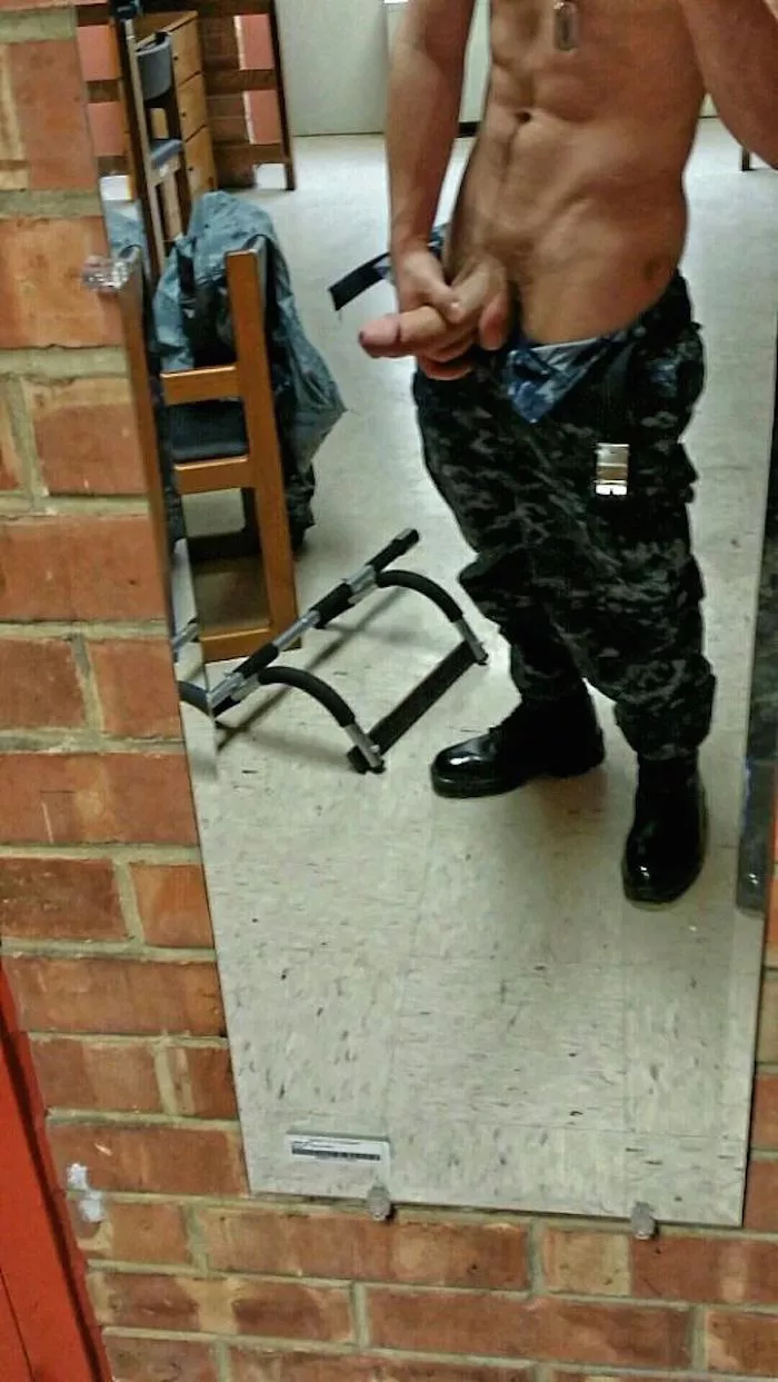 You bro’s like army cock? 👊 posted by Virtual_Jellyfish_24