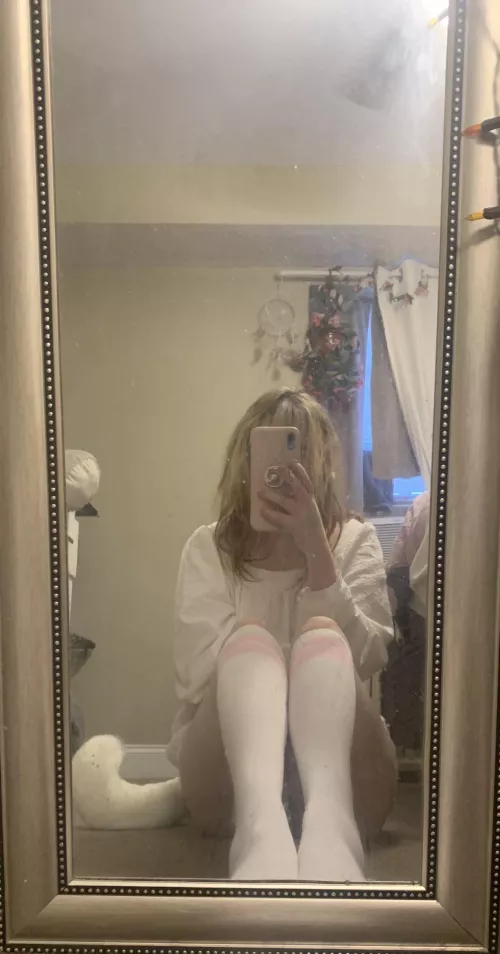 You can pet my tail but please don’t pull it 😼😻 by Hollie_BlueAgate