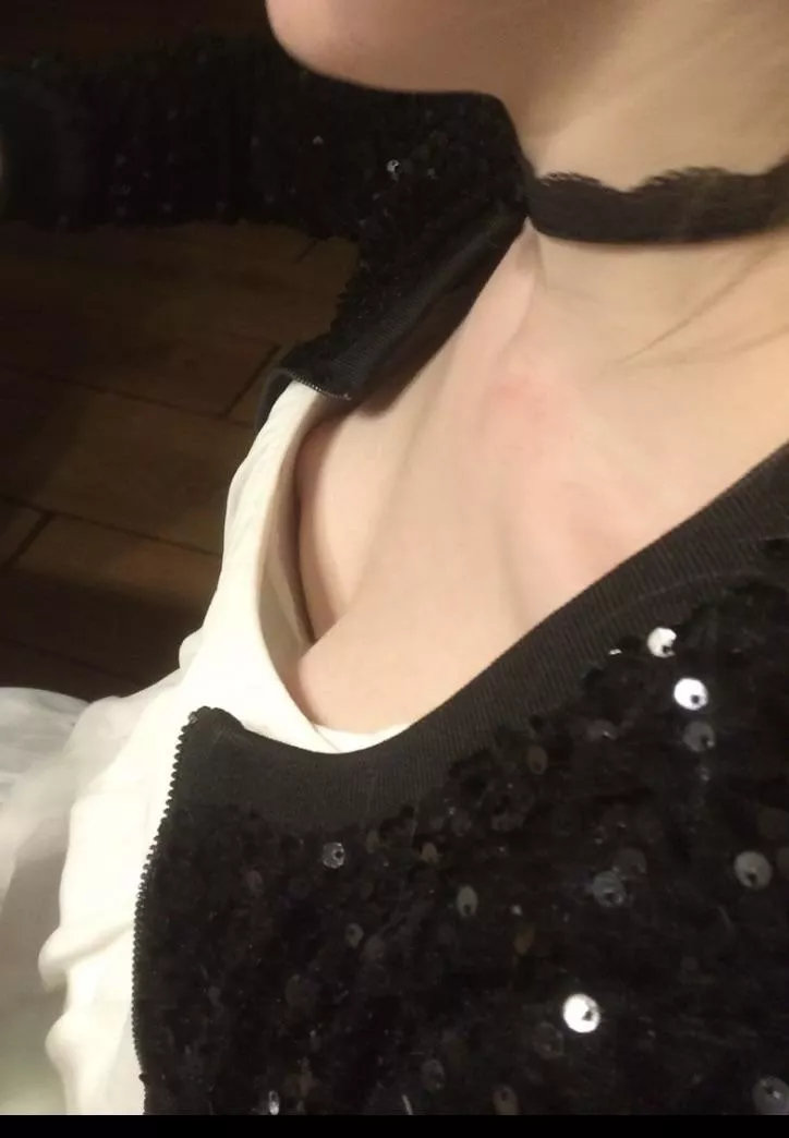 You can see full boobs and nipples the whole day with that big bra posted by Captain_Spack_Jarro