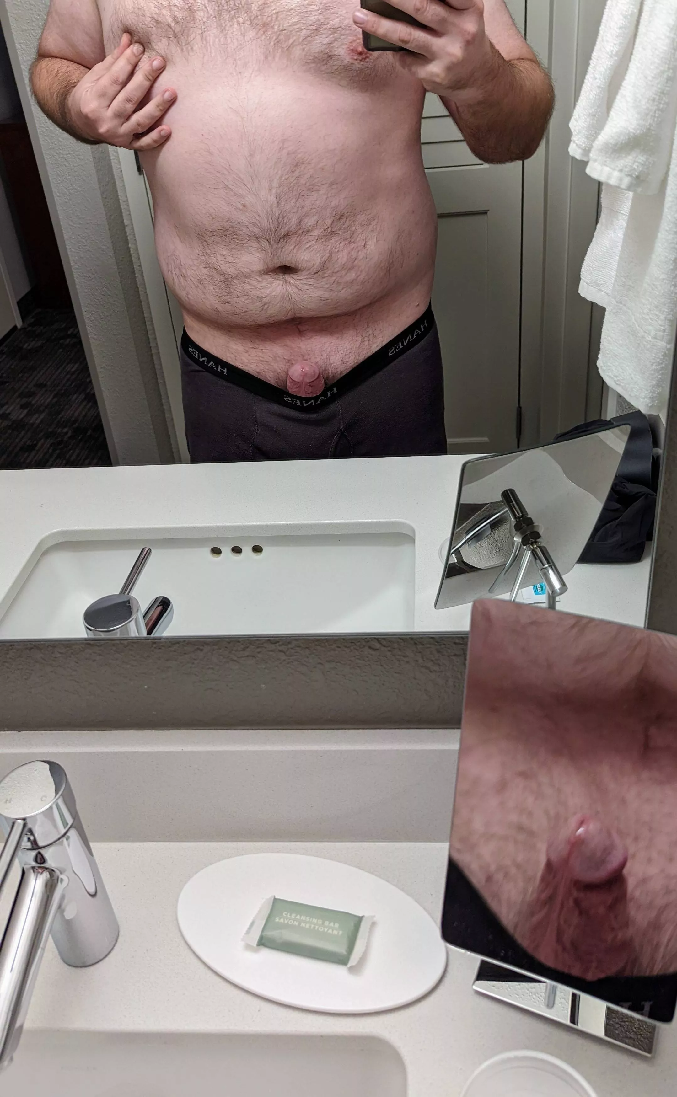 You can see it glistening thanks to the mirror posted by jstdatipmldy