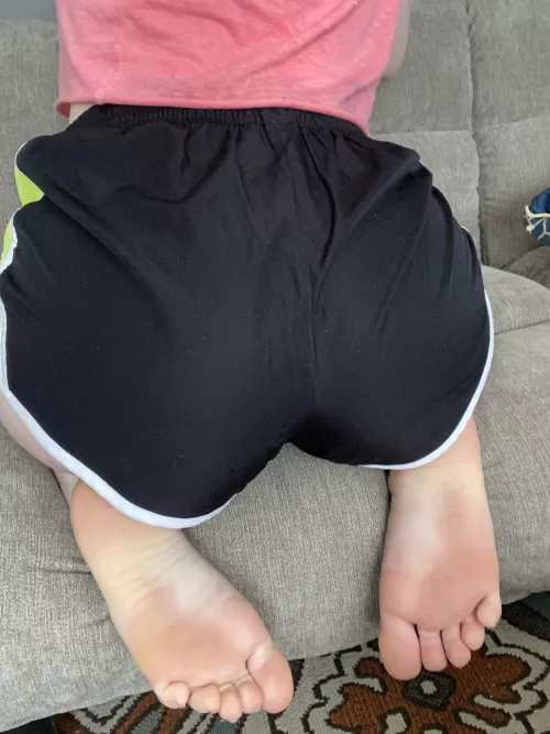 You can taste my toes when you let me sit on your face by OpheliaRene43