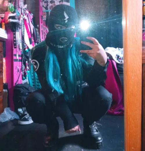 you can't handle a goth Mexicana 😒🥴 by vee-nsfw