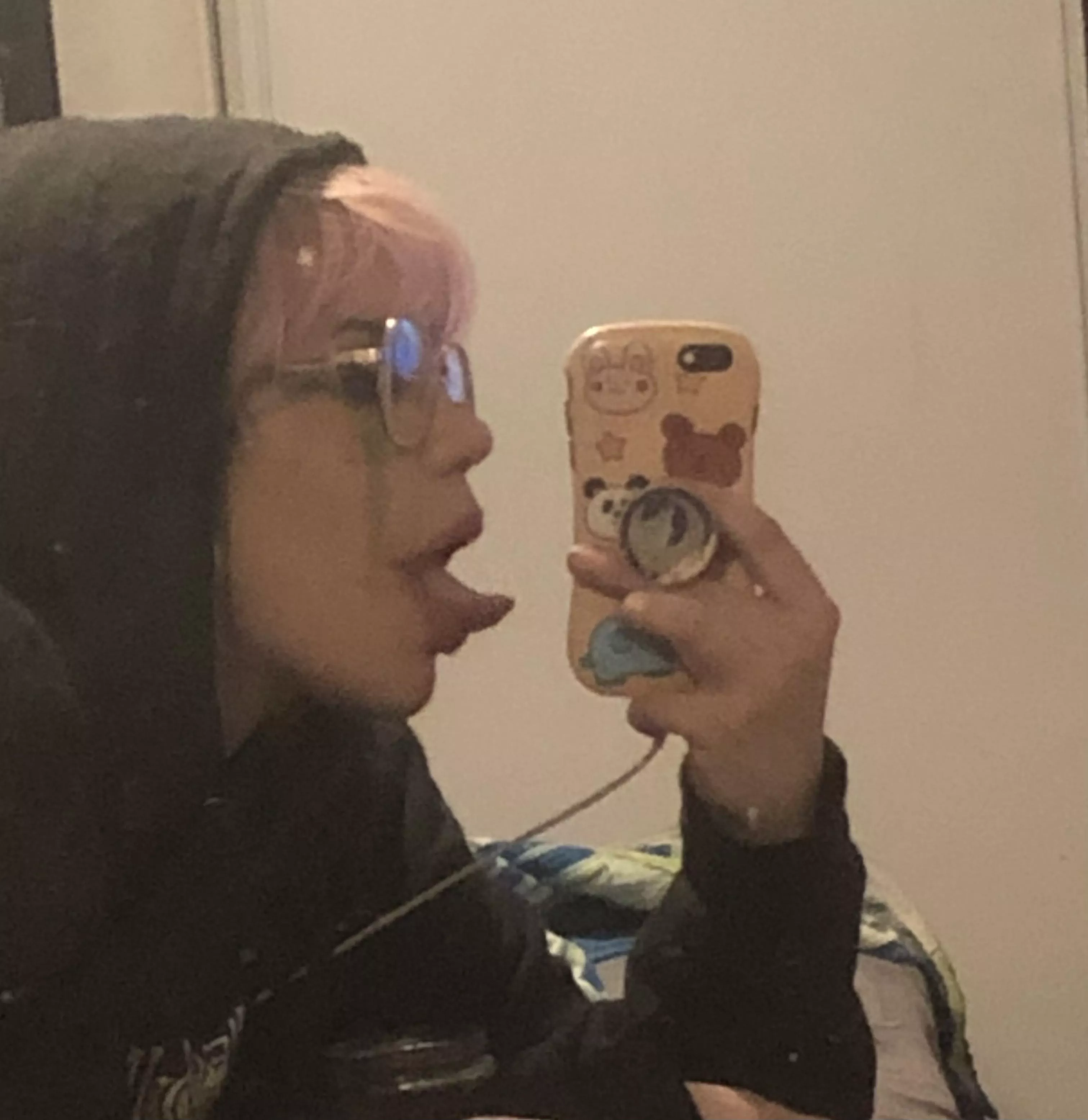 You can’t resist the temptation. Looking for subs, approach properly. [domme] posted by faekmemories