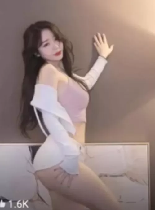 you guys know her name? by KurosuPaiSen