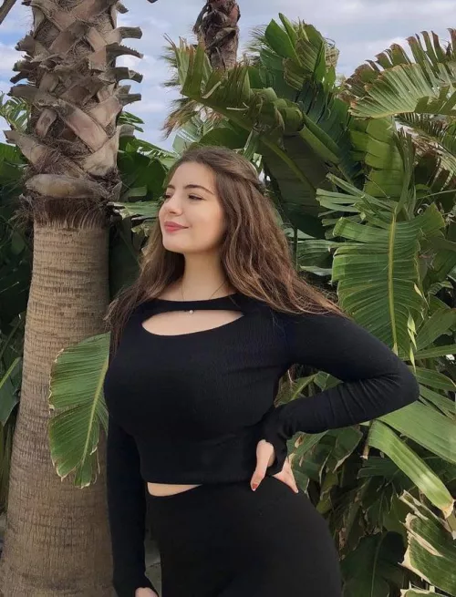 You guys think that my 3 incher would be enough for her? Love to chat by hayasfok