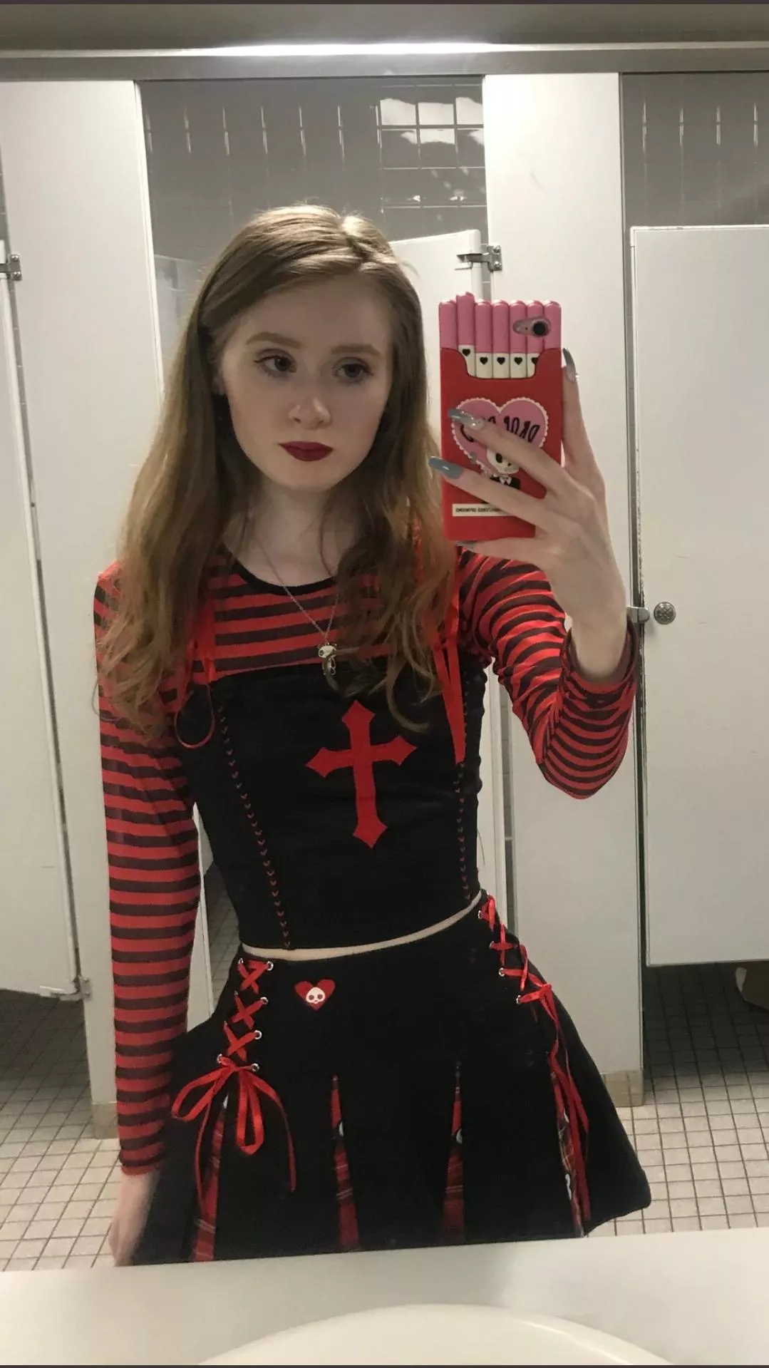 You have an hour with her. Would you rather tickle her however you want, or have her tickle you? posted by Master098Yo