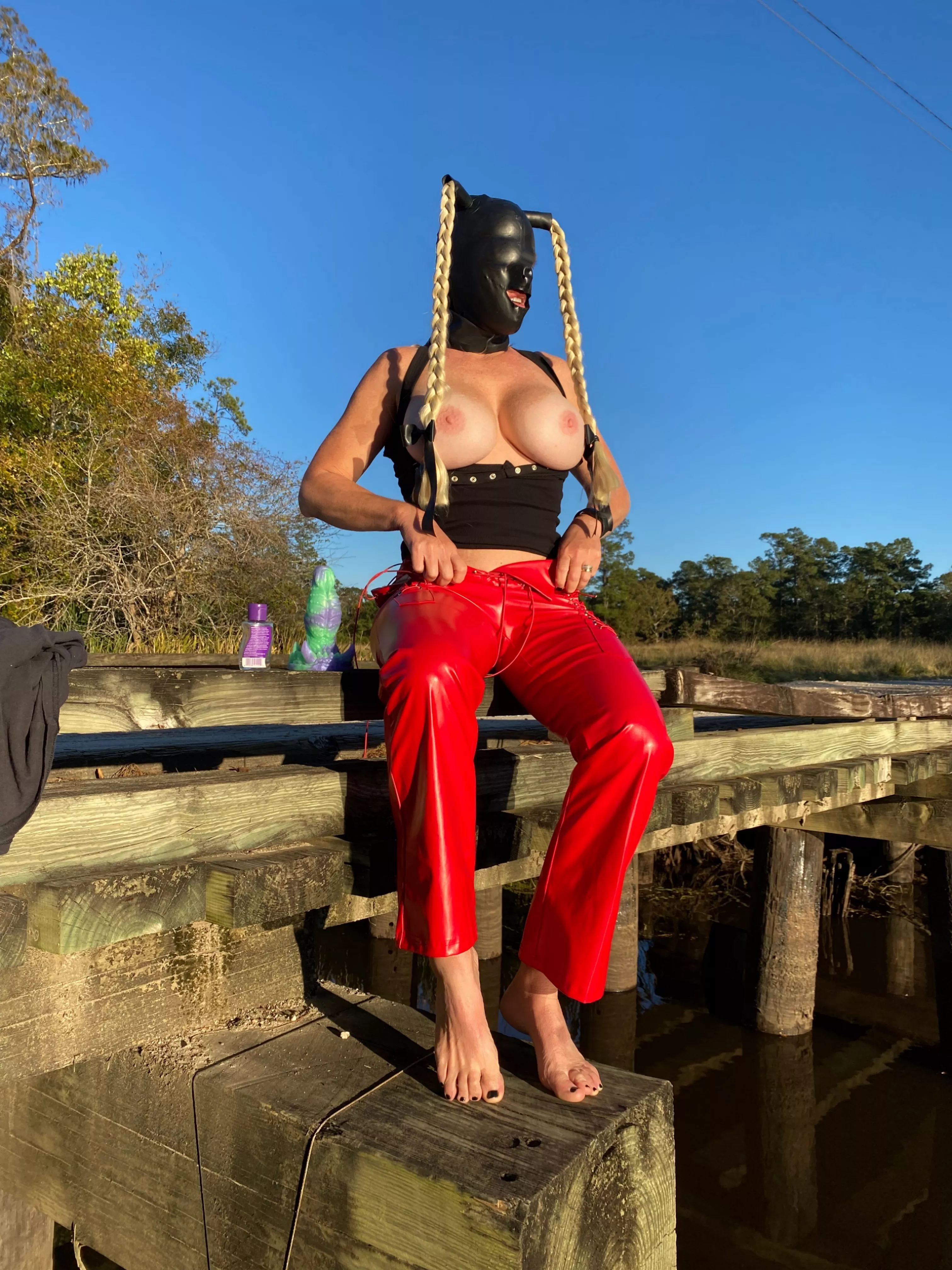 You into the outdoors ? 🌲 posted by milfannabell