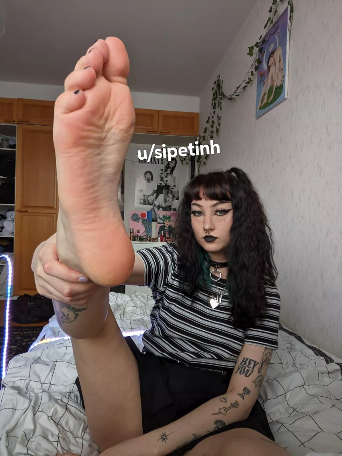 You just cant stop staring can you? posted by sipetinh