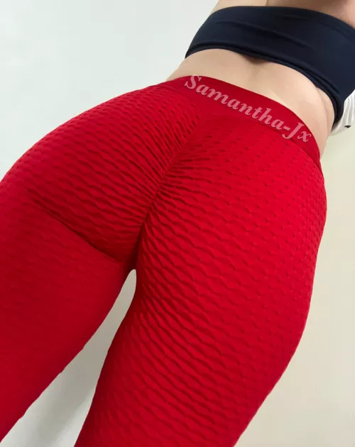 You just going to stare or help me work it ? by Samantha-Jx