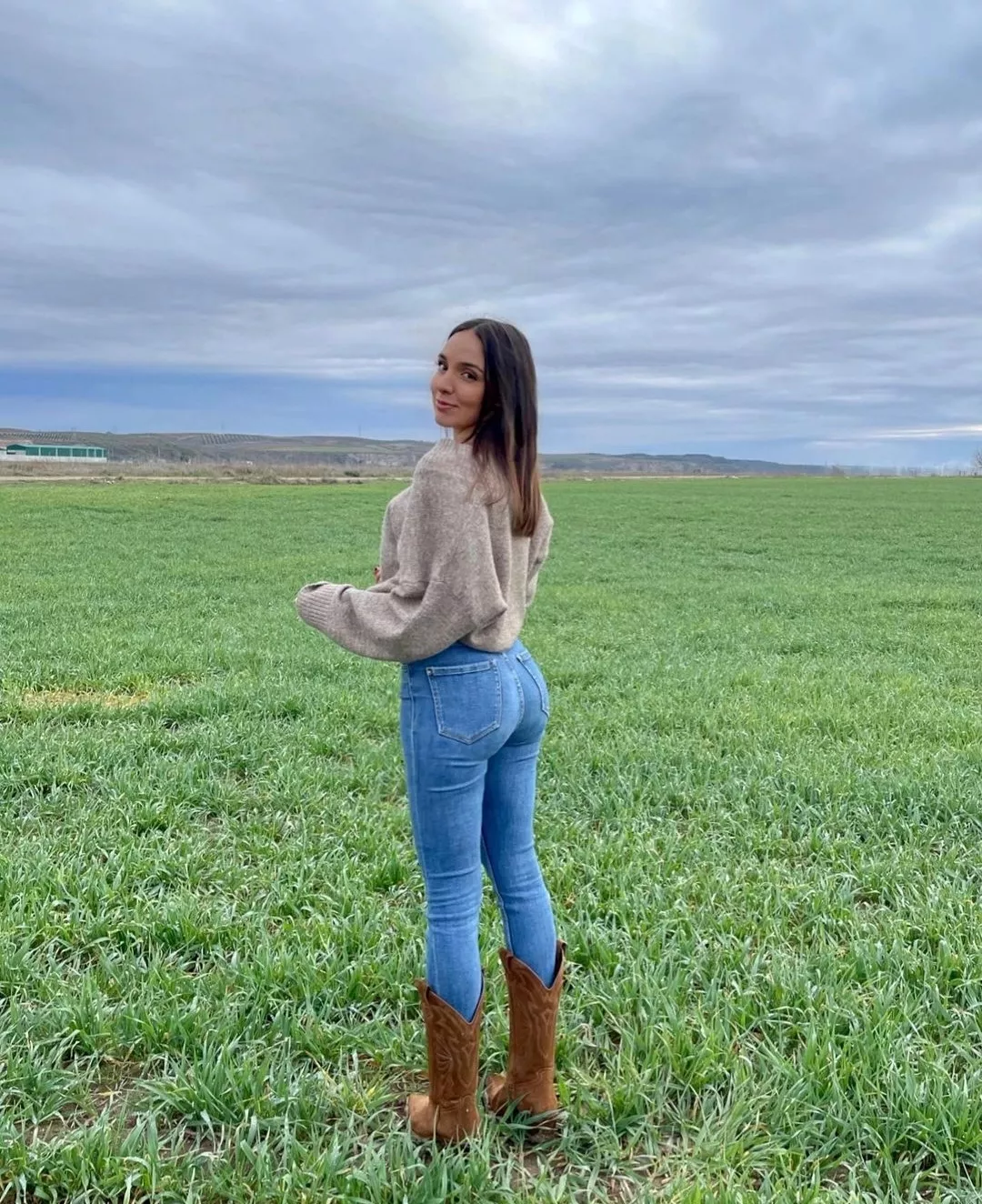 You know how it is, you go out to a big field, and look at the view posted by SurfaceAspectRatio