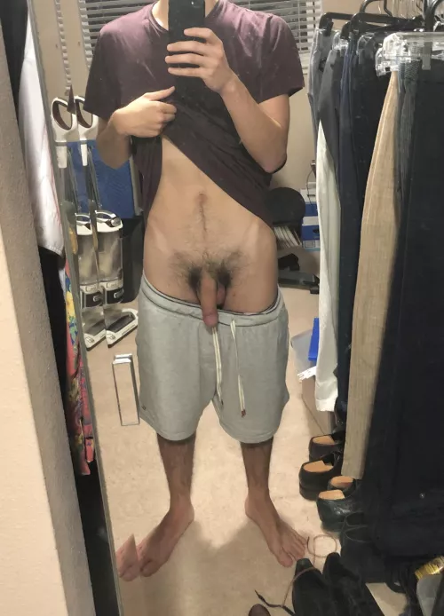 You know what they say about big feet ;) by eliots_geranium