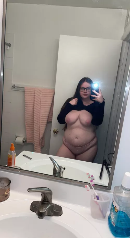 You like girls w glasses & tummies 🥹? by Lilbaby1469