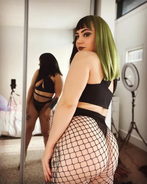 You like juicy butts? 😋 by power_midget