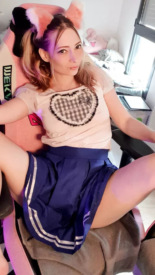You like my blue skirt ? [F] by lexi_miasaki